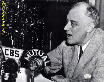 El presidente Roosevelt durante un discurso radiofónico