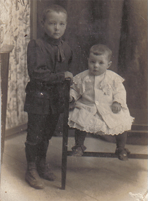 1913 En Joan Baptista i el seu germà petit