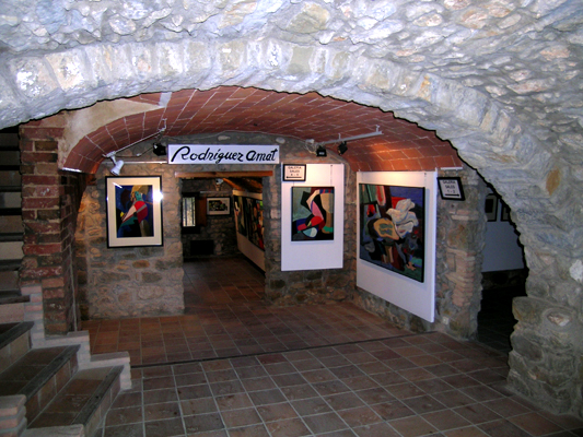 Un rac de la galeria d'art. L'entrada