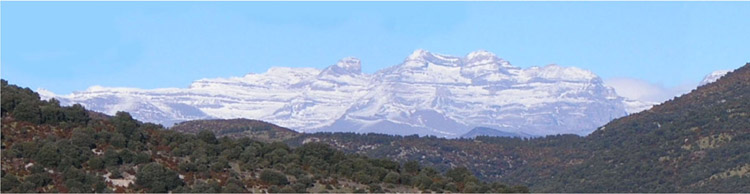 vista de "las tres sorores" des de la serra de Guara